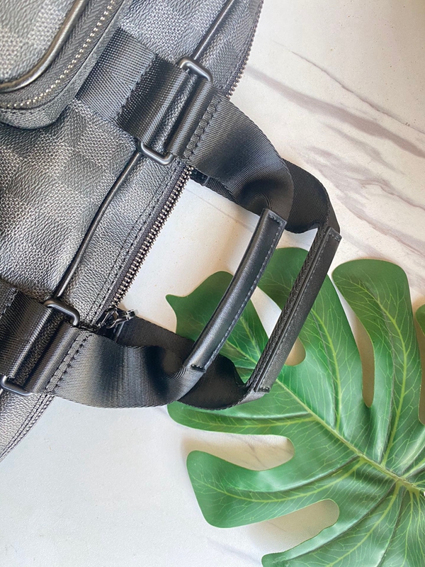 ルイヴィトンバッグ角部分ディテール